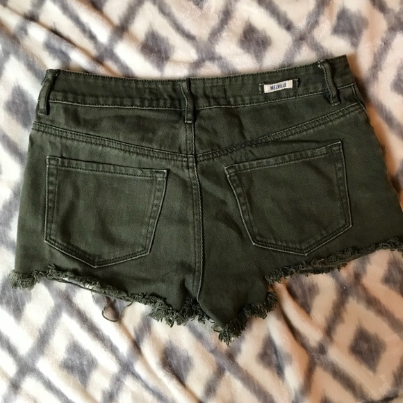 *GOING TO GOODWILL TMRW!* Brandy Melville shorts - Picture 3 of 5